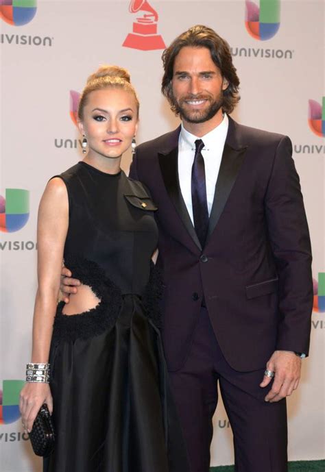 História de amor de Angelique Boyer e Sebastian。